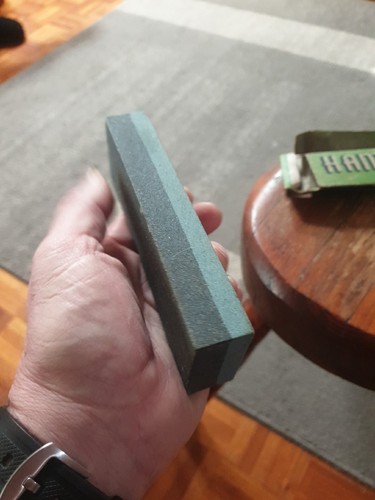 VINTAGE HAMBURG SCHARFE STEIN CO. SHARPENING STONE IN ORIGINAL BOX - Picture 10 of 11