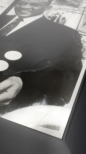 Foto B&W autografata Jesse Owens 8""x 10"" firmata 11/29/1972 cornice nera - Foto 5 di 11