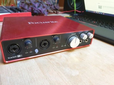 Focusrite Scarlett 6i6 2. Generation USB Audio Interface Rot + Box