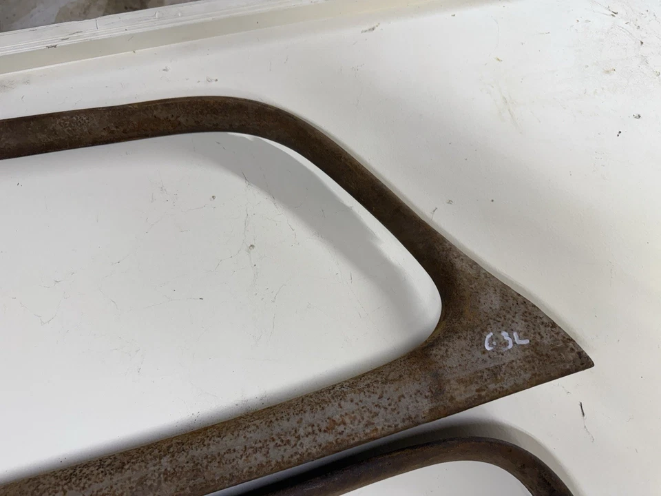 Chevy 1940 sedán de 4 puertas puerta delantera ventana adorno molduras originales GM par especial Foto 2 de 4