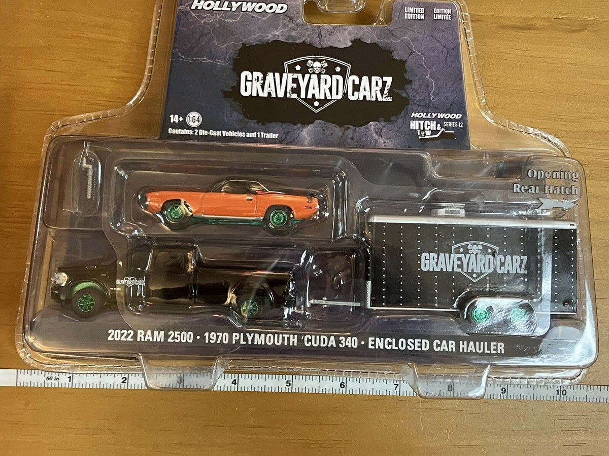 Greenlight Graveyard Carz Hauler Ram 2500 '70 Plymouth Cuda Green