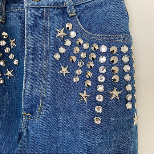 VINTAGE Studded High Rise Mom Jeans - Picture 4 of 6