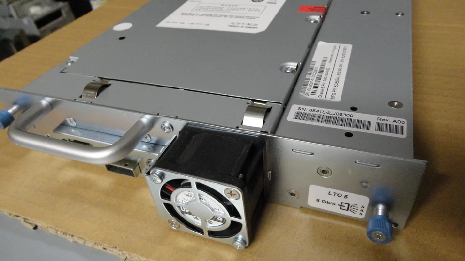 SUN Oracle 380-1651 1U Autoloader W/ LTO5 SAS HH Drive PN. 380-1644-02 380-1644 - Image 3 of 4