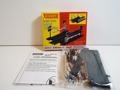 HORNBY R645 EINGLEISIGER BAHNÜBERGANG NEU VERPACKT (K1038)