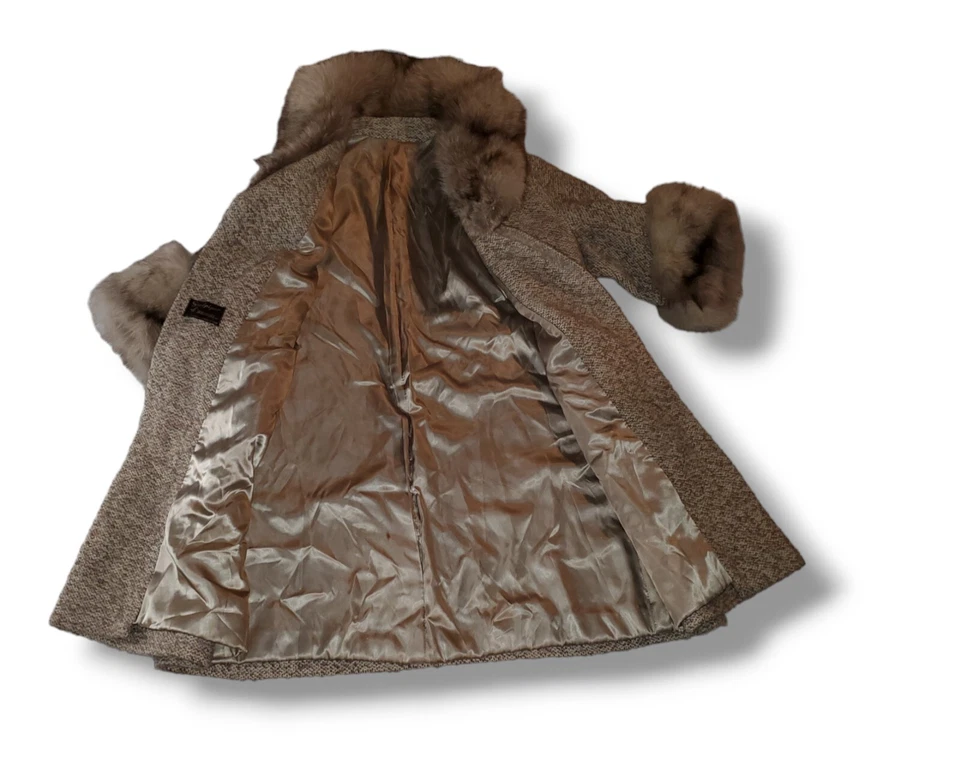 Abrigo de tweed vintage para mujer Sandpiper con cuello de piel de zorro azul con cinturón Foto 3 de 4