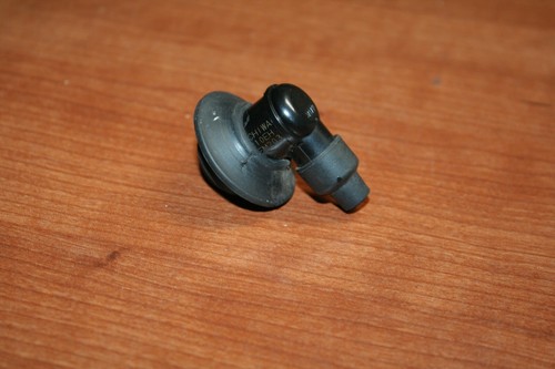 Honda EU1000i Generator Spark Plug Suppressor CAD 30700-ZT3-C02 OEM - Picture 6 of 6