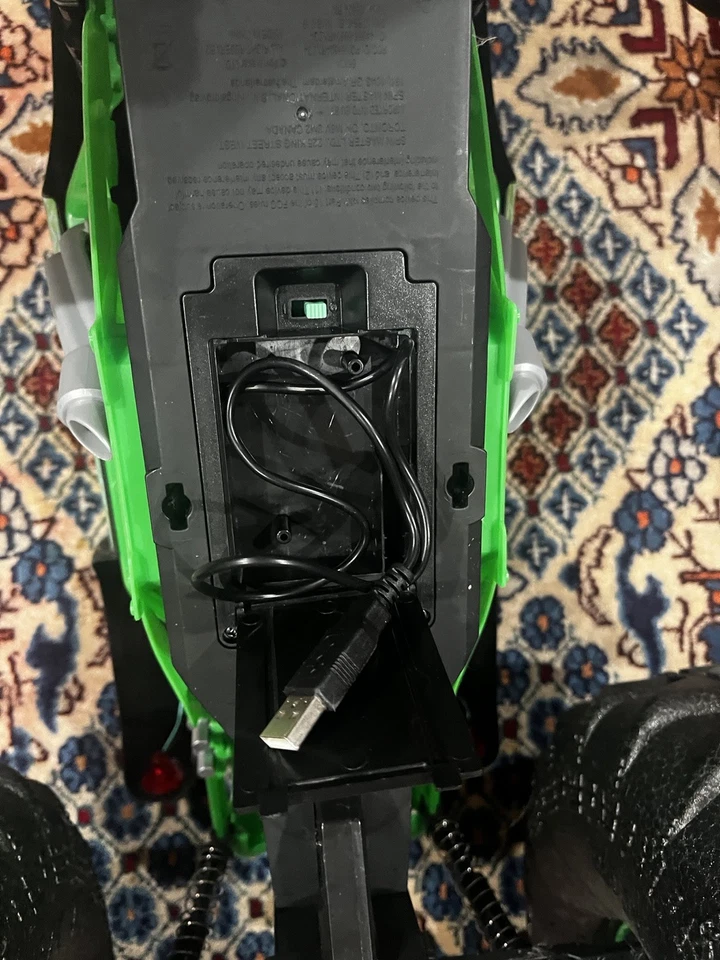 Monster Jam Mega Grave Digger 1:6 Scale All-Terrain RC Monster Truck - Image 4 of 4