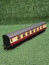 Hornby R4448 BR (ex LMS) Corridor 3rd Class Coach M2001M - blood custard