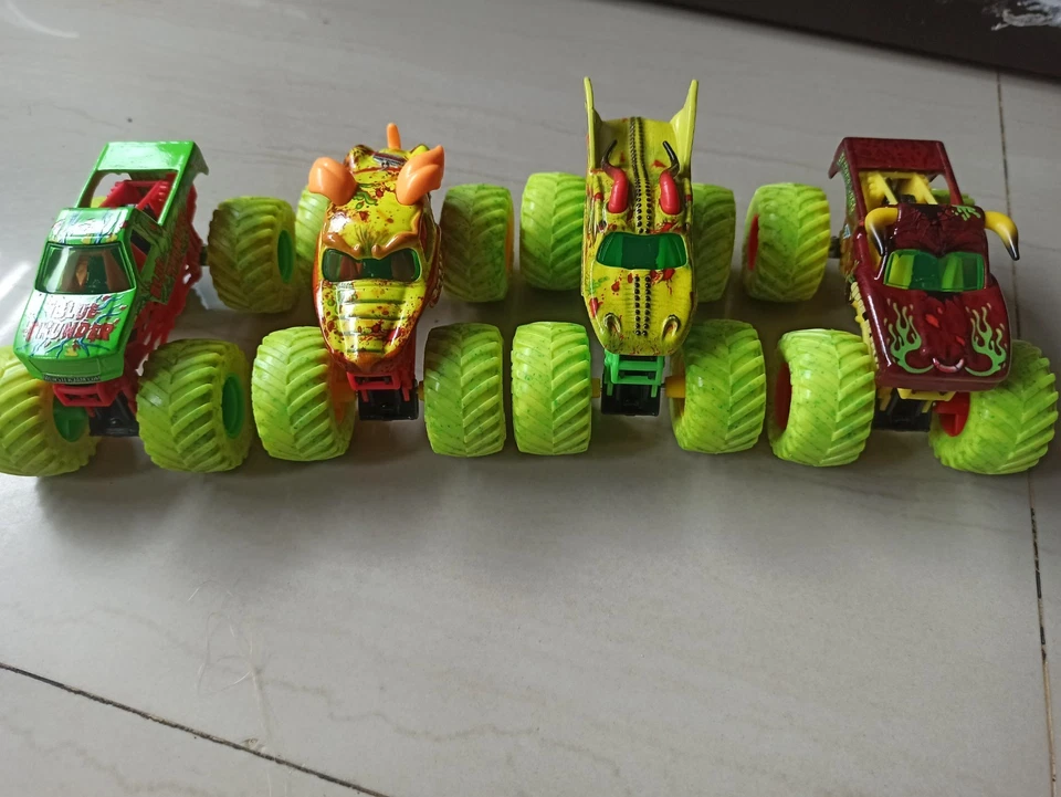 Monster Jam ZOMBIE INVASION Set of 4 Dragon Monster Mutt Blue Thunder El Toro - Image 2 of 4