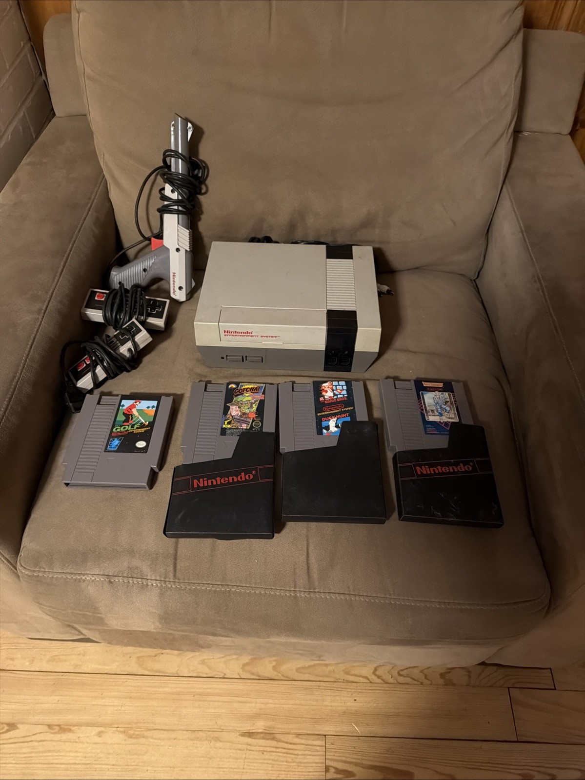 NES-001 Nintendo NES Console Bundle, 4 Games, 2 Controllers - Duck Hunt Pistol