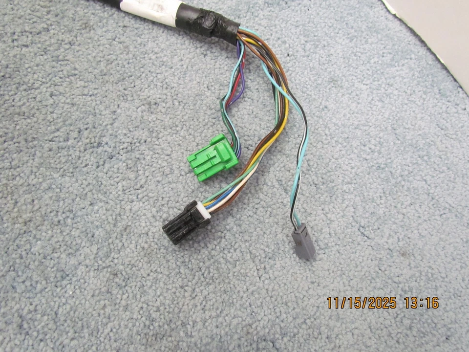 2003-2005 CADILLAC DEVILLE DOOR MIRROR DRIVER SIDE W/TURN SIGNAL MEMORY SILVER - Image 2 of 4