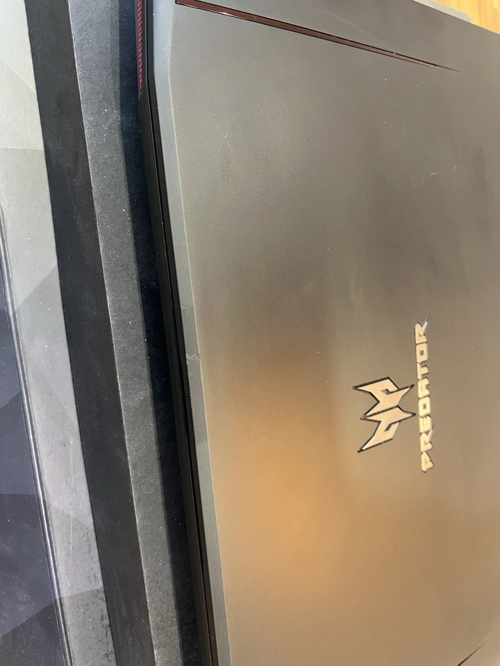 Acer Predator 17 G9-793 17.3'' i7-7700HQ GTX 1070 Black Gaming Laptop - Image 3 of 4