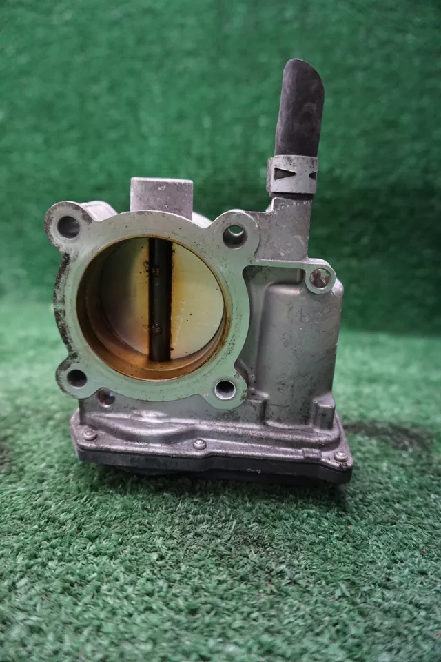 2013 TOYOTA PRIUS 1.8L Throttle Body OEM 2203037060 - Image 3 of 4