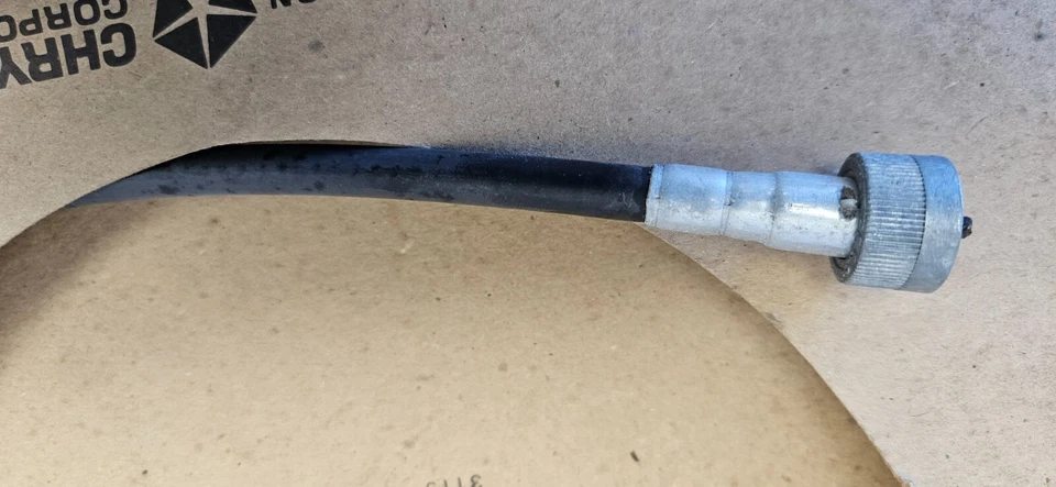 Dodge Truck D100 1966-1975 camioneta velocímetro cable eje y carcasa 2661745 nuevo en stock Foto 4 de 4