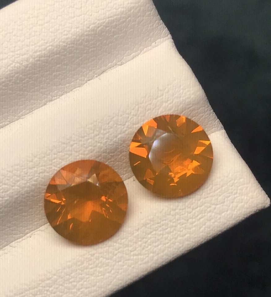 3.22 cts FIREOPAL PAIR ROUND SHAPED 9mm!! - Image 3 of 4