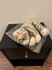 Ty Vintage 1999 NWT retired Silver the Cat with Heart Tag. Ziploc bag stored.