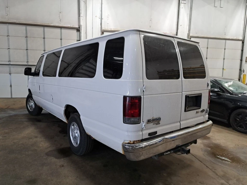 Cubierta de rueda trasera/tapón Ford Van 350 Superduty 2013 Sku #4240822 Foto 4 de 4