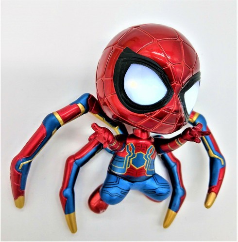 Spider-Man - Spiderman Figur (Magnetfüße, LED-Augen & Batterien enthalten) - Bild 4 von 5
