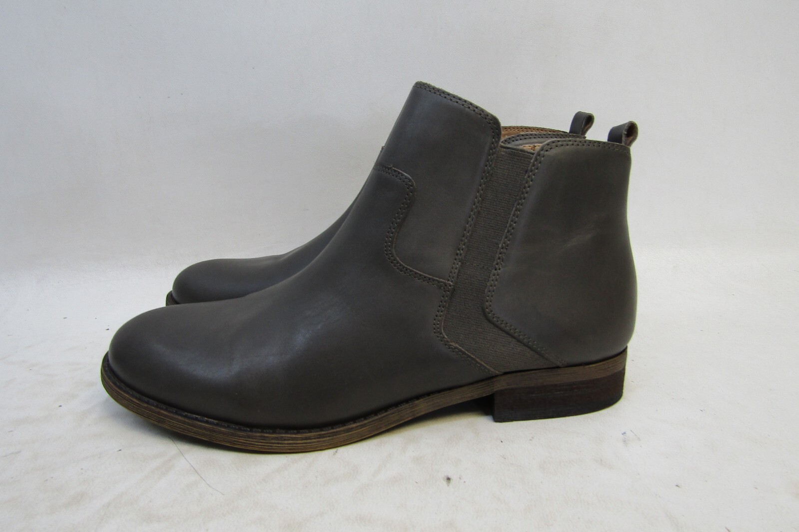 Franco Sarto Womens Size M Gray Leather Zip Ankle Fashion - Main Image