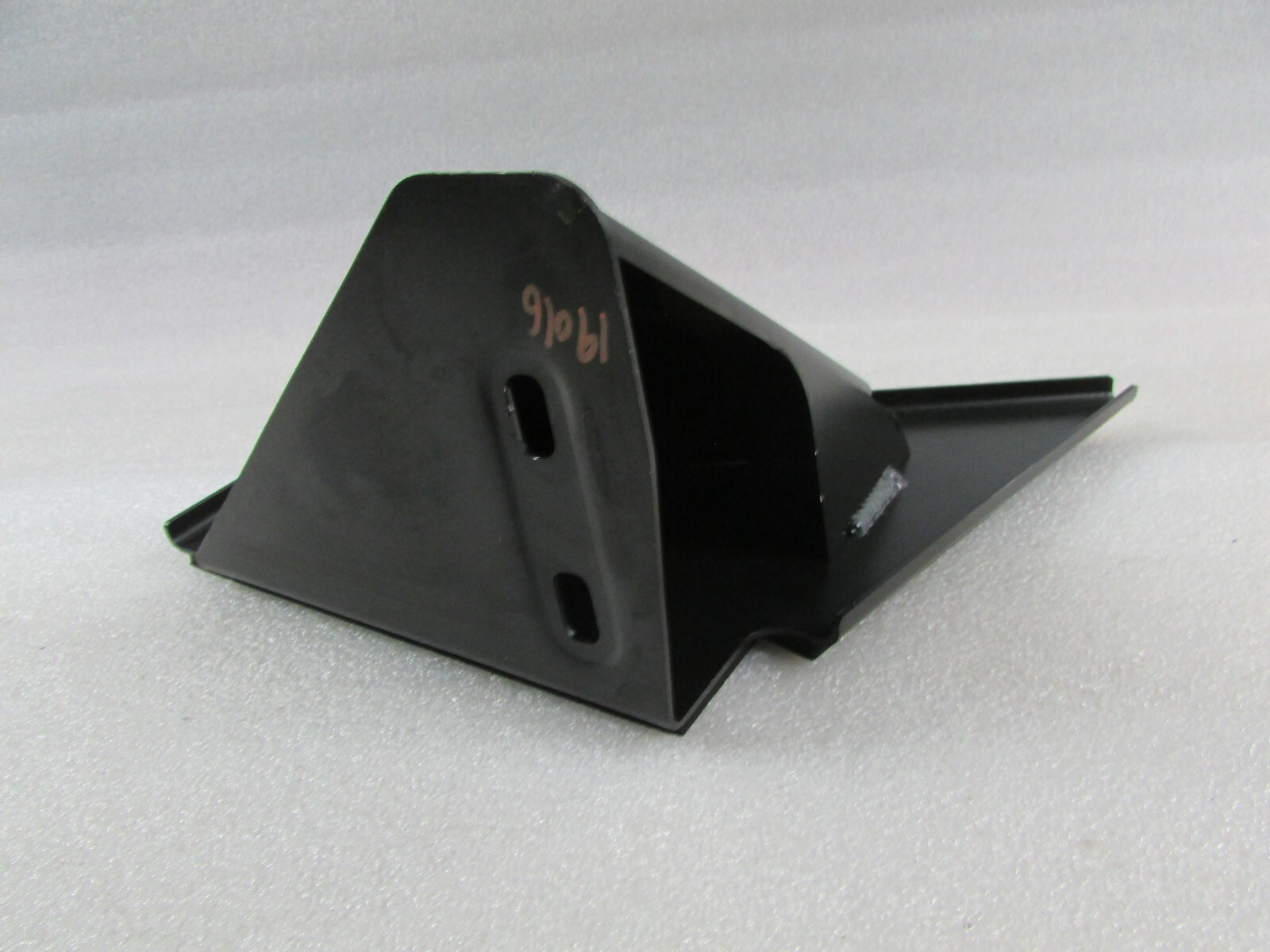Ferrari 599 GTB, Rear Under Fuel Tank Bracket, Used, P/N 220222