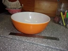 K35 vintage super nice large pyrex mixing bowl great orange color 404