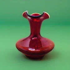 Beautiful Hand Blown Rainbow Glass Huntington W Virginia Red Vase 4.5"