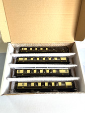 Hornby OO Gauge 4 X Pullman Coach Pack / Railway Cars 