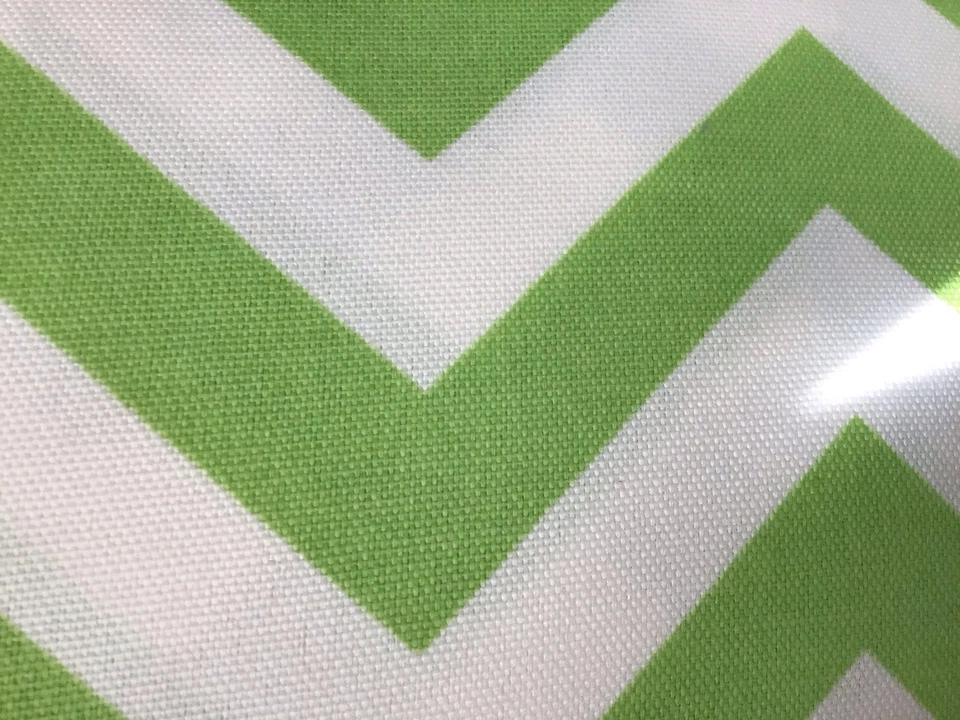 Premier OUTDOOR Fabric 雪佛龙亮绿色白色 Zig Zag 2 .25 码 — 第 4/4 张图片