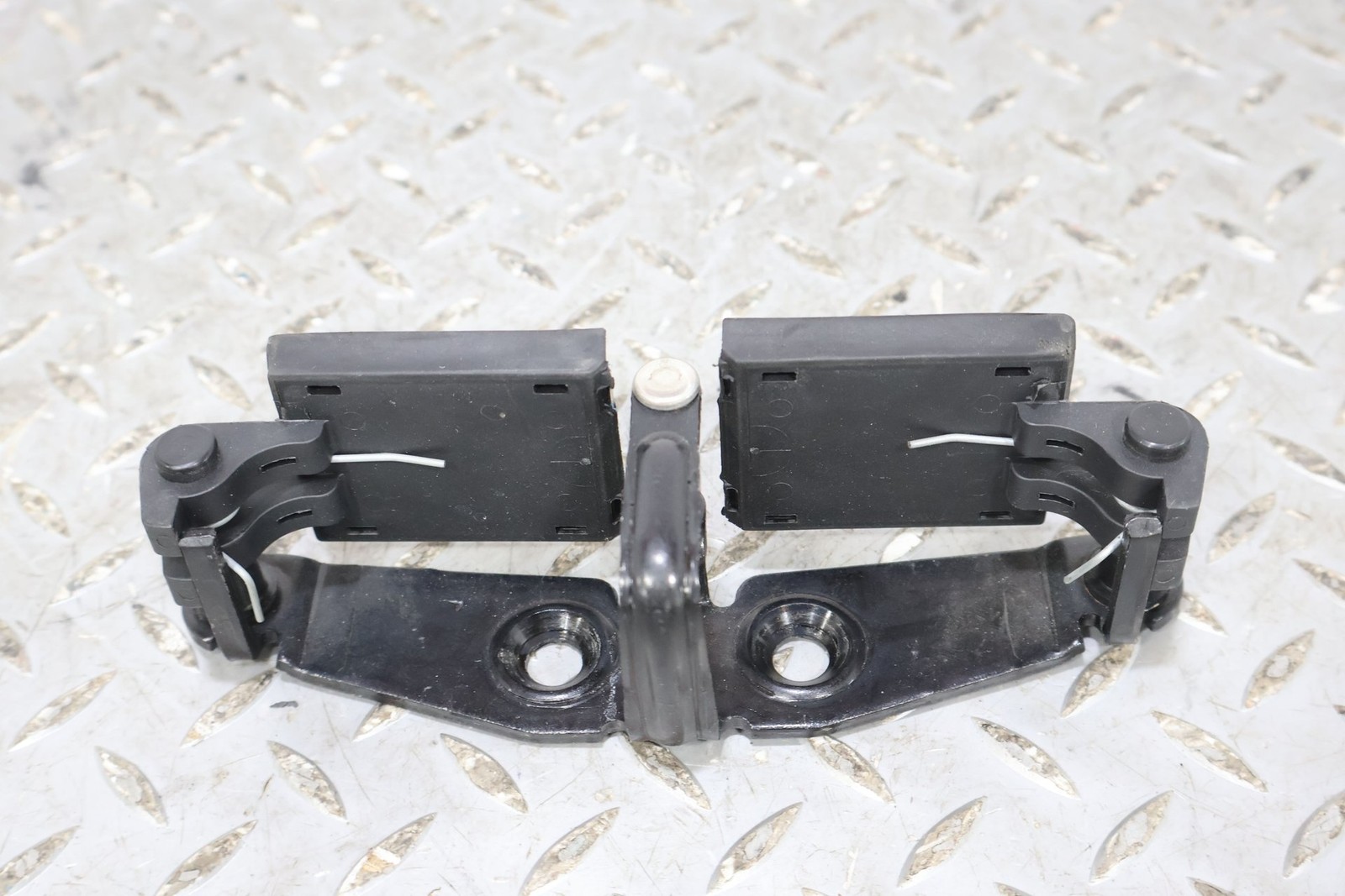 06-12 Bentley Flying Spur Rear Trunk Lid Latch W/ Flap Covers (3D5827517B)