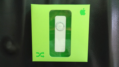 APPLE ''IPOD SHUFFLE in Weiß'' PC + MAC 120 SONGS 512MB, OVP