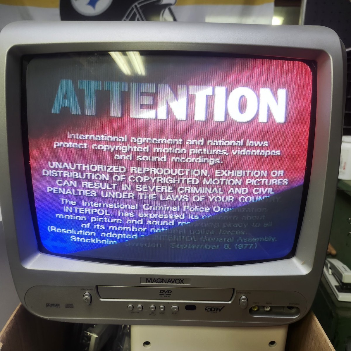 (未使用･未開封品)Television Specials [DVD] Magnavox 13” SDTV CRT CD130MW8 TV DVD Combo Retro Gaming A/V