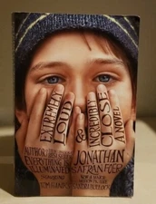 Extremely Loud and Incredibly Close by Jonathan Safran Foer (2011, Paperback)
