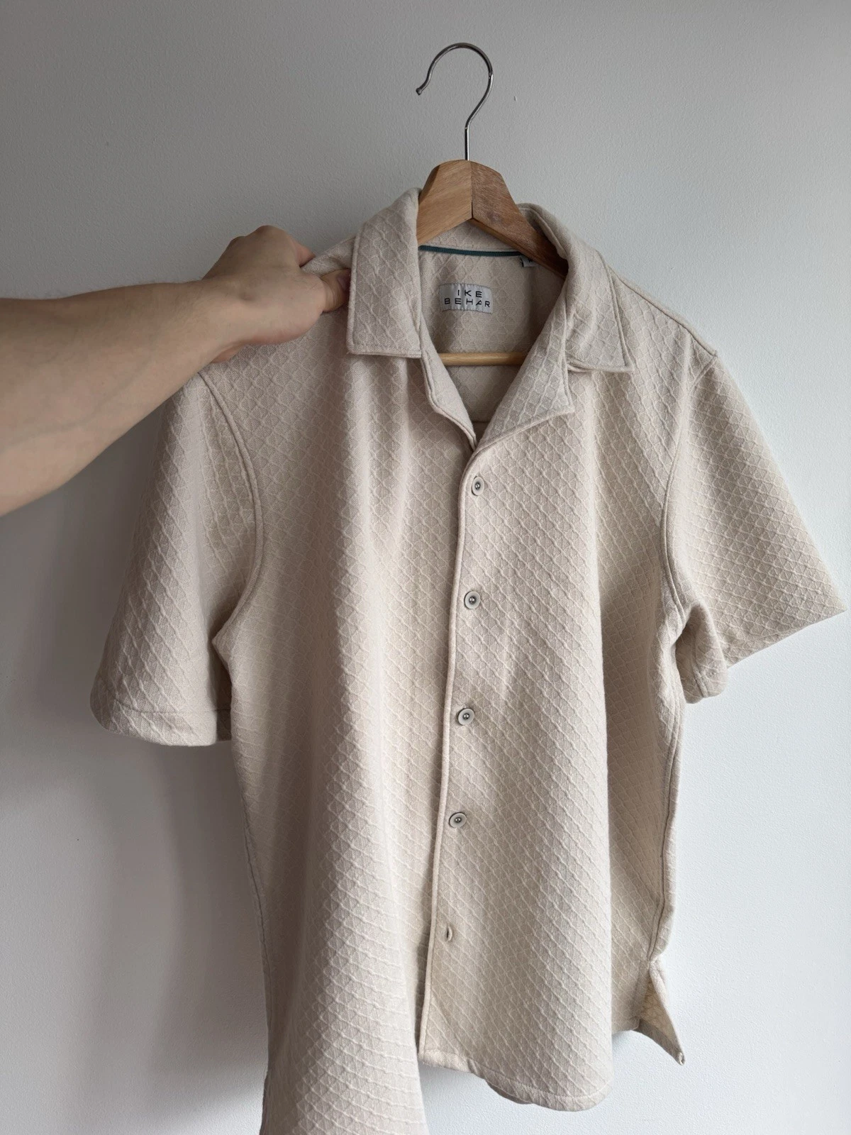 Ike Behar New York Men’s Short Sleeve Button Shirt Beige Textured Preppy Medium