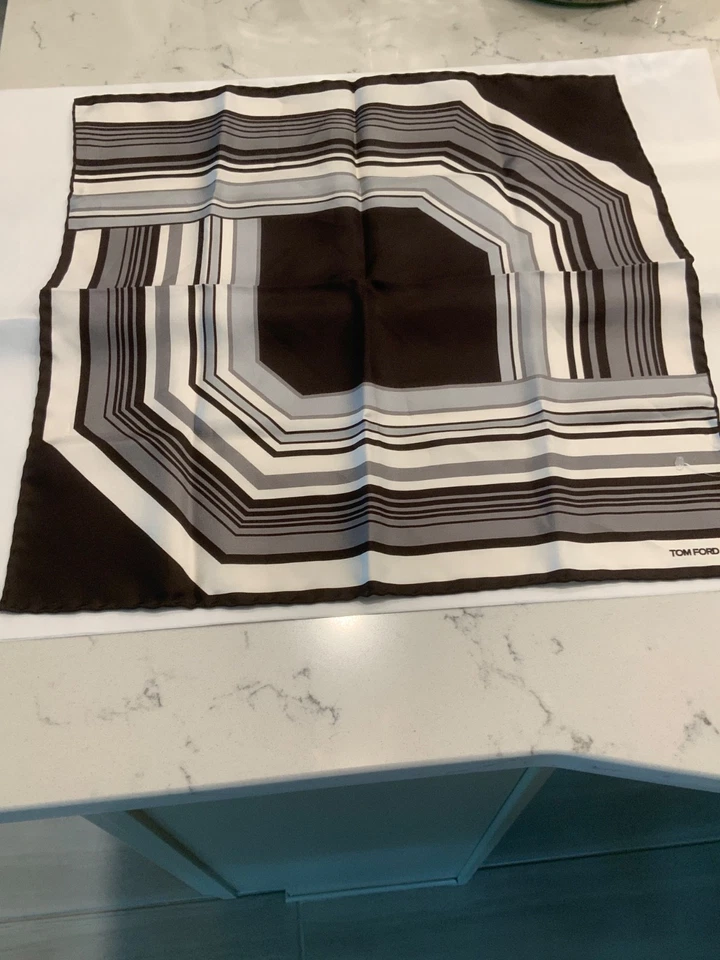 Nuevo pañuelo de bolsillo de seda TOM FORD Foto 2 de 4