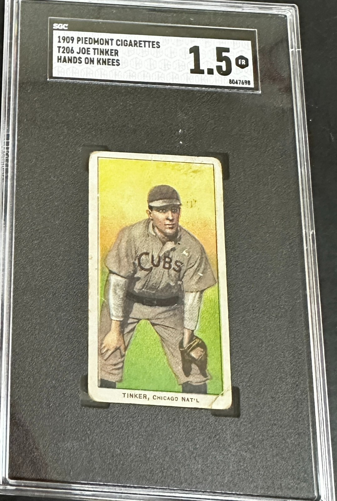 1909-11 T206 Joe Tinker Hands On Knees Piedmont SGC 1.5 Clean! Well Centered!