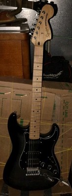 Squier Stratocaster Black Solid Body 6-String Maple Neck/Fretboard RH 21F