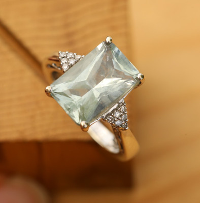 Ring 9 kt massiv Weißgold quadratisch graublauer Stein & Durchmesser Größe I Vintage gereinigt