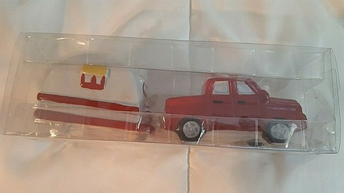 Red Truck & White and Red Camping Trailer Salt and Pepper Shaker Set #E-260 - Bild 2 von 6