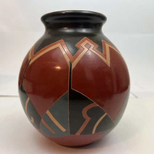 Original San Juan de Oriente Nicoya Mario Clay Pottery Vase Nicaragua handmade