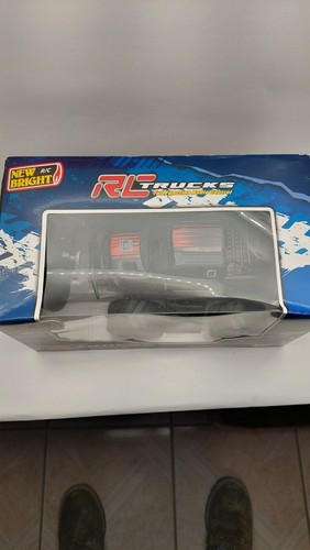 New Bright RC 1:24 Radio Control Ford Raptor Truck 2WD, 2.4 GHz 12.8v (M32) - 第 3/13 張圖片