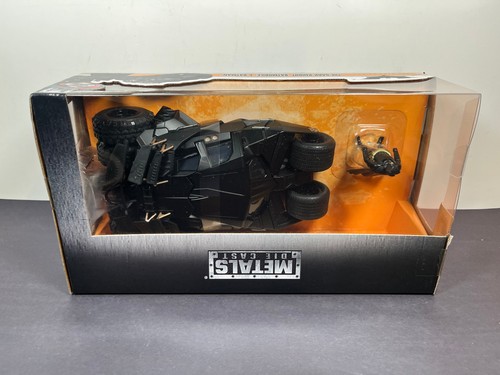 Jada Toys THE DARK KNIGHT BATMOBILE & BATMAN DC Comics 1:24 Die Cast Car 2017 - Picture 7 of 8