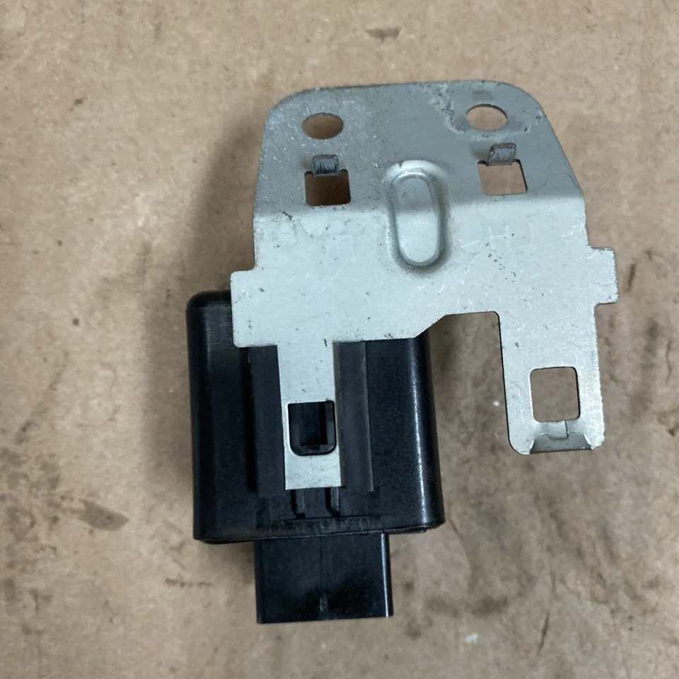 2005 2006 2007 Subaru Sti Sedan Intercooler Spray Module 88017FE040 OEM B159 - Image 3 of 4