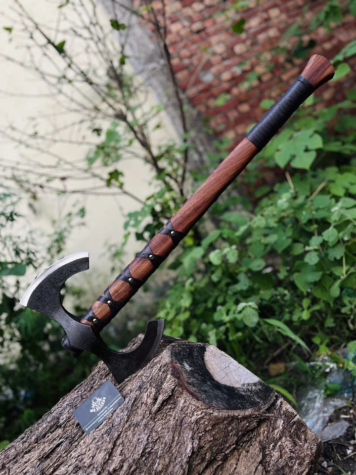 Hacha vikinga forjada a mano de doble cabeza con mango de madera | Hacha nórdica coleccionable Foto 3 de 4