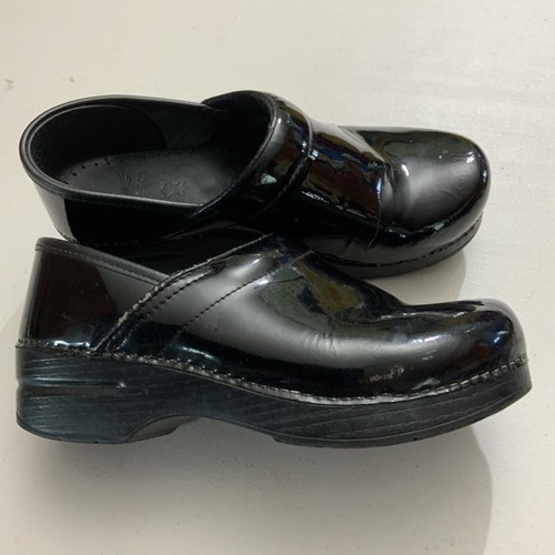 Zoccoli Dansko in pelle lucida taglia 38 - Foto 2 di 9