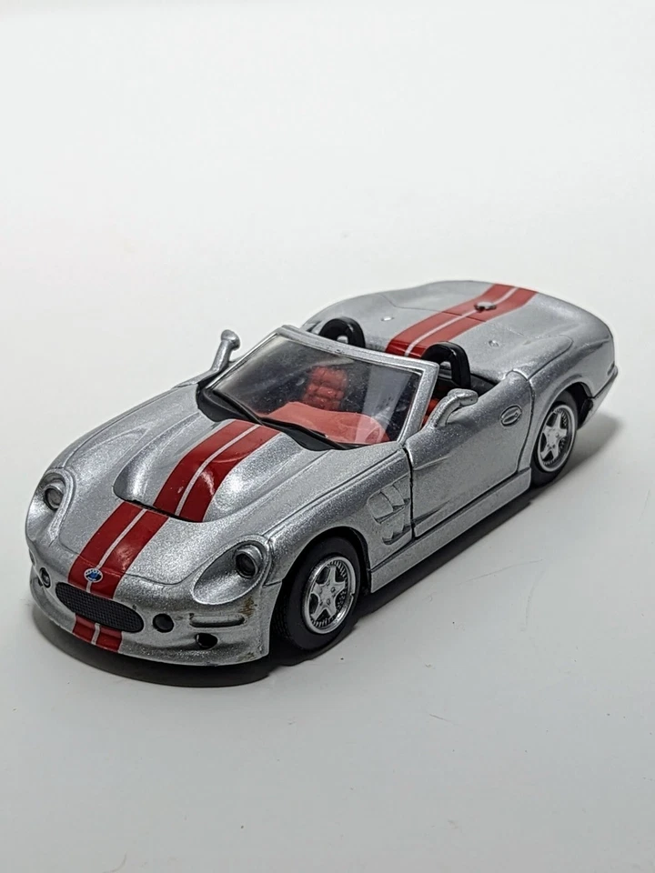 SHELBY Nuevo Ray 2000 SHELBY SERIE 1 Convertible Plateado con Rayas Rojas 1:32 Foto 2 de 4