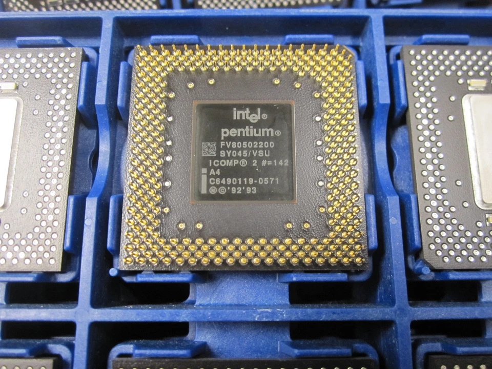 Vintage Intel Pentium 200MHz 66MHz PPGA GOLD PIN CPU FV80502200 SY044 SY045 - Image 2 of 2