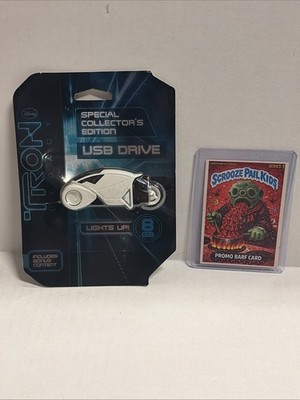 Topps Disney TRON Kevin Flynn カード Disney Tron Legacy Special Collector Kevin Flynn USB White Light
