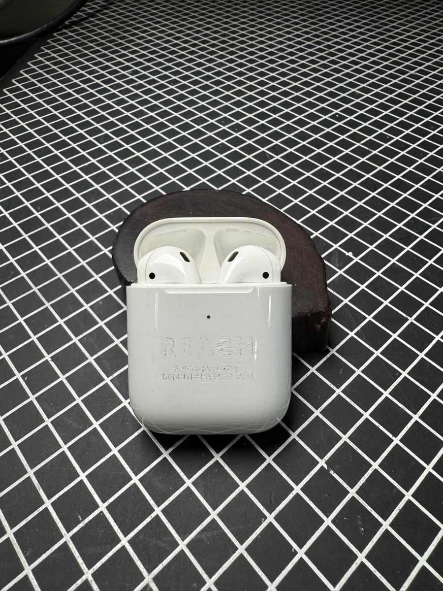 Apple AirPods 1st Gen with Charging Case A2031 A1602