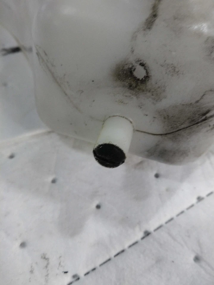 2010 Lexus IS250 Engine Coolant Reservoir Silver OEM 2.5L 1647031080 Foto 3 de 4