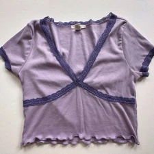 Full Tilt Lavender Lace Trim Accent V-neck Short Sleeve Top Juniors Medium